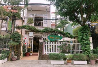 Green Garden Homestay has Balcony rooms