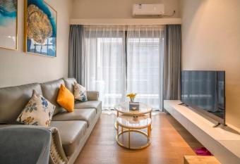 Guangzhou YuXiang Apartment - Guangzhou Pazhou International Convention and Exhibition Center has Balcony rooms