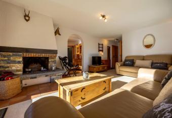 Les Busards 18 has Balcony rooms