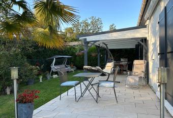 Les Chopinettes has Balcony rooms