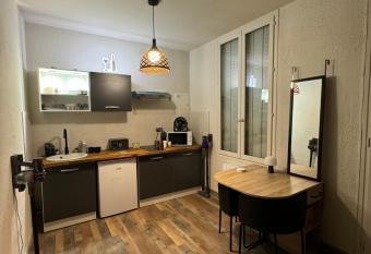 Le Z  phyr has Balcony rooms