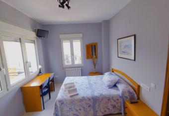 Hostal Monteclaro has Balcony rooms