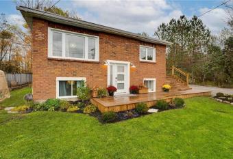 Kia Ora In The Harbour has rooms with a private hot tub