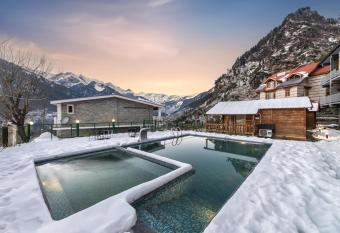 Echor Himalayan Heights Luxe Manali has rooms with a private hot tub