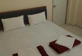 Antique Home Stay has Smoking/Balcony rooms