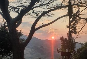 SavannaSkies Stays has Balcony rooms