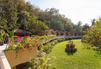 Stone Wood Jungle Resort, Dandeli allows 18 year olds to book a room