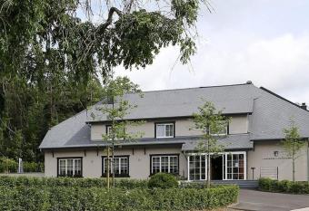 La Barri  re de Transinne allows 18 year olds to book a room