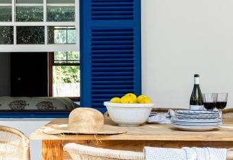 Orchard Cottage has Balcony rooms