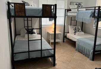 Hostel Beds & Sheets FLL AIRPORT allows 18 year olds to book a room