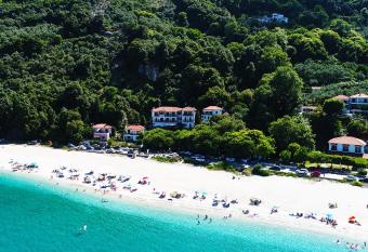 1400 Apartments has Balcony rooms