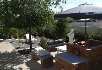 IngleNook Guest House has Balcony rooms