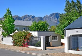 La Rochelle Cottage allows 18 year olds to book a room
