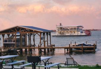 Camp St. Cabanas Unit 4 has Balcony rooms
