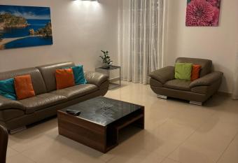 Belmonte Flat has rooms with a private hot tub