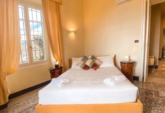 Villa Gelsomino Exclusive House allows 18 year olds to book a room