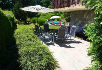 Cosy Ground Floor Apartment with a green Terrace has Balcony rooms