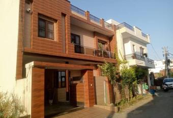 Holistay - Homestay Jammu allows 18 year olds to book a room