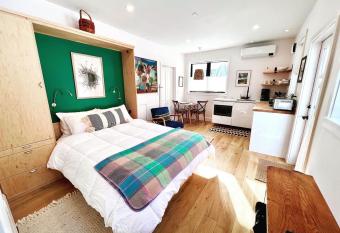 Maine Mountain Retreat has Balcony rooms