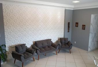 Apartamento aconchegante a 1200m da praia allows 18 year olds to book a room