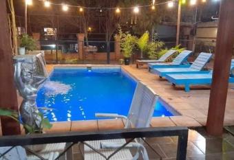 Frontera Apart has rooms with a private hot tub