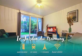 Le Jardin du Tramway, 30 min de Paris has Balcony rooms