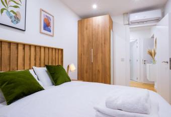 Gibraltar Nest 2-Hosted by Sweetstay allows 18 year olds to book a room