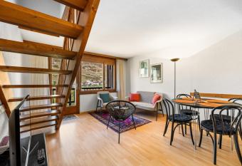 Duplex cosy aux bains de Saillon has Balcony rooms