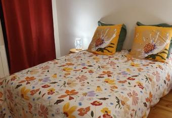 Chez Dani  le et Jean-Pierre has Balcony rooms