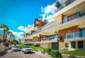 Stylish and modern condo in Villamartin allows 18 year olds to book a room