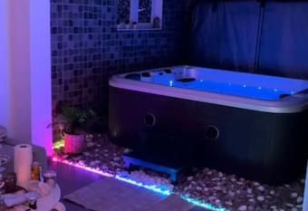 Dream SPA has rooms with a private hot tub