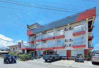 RedDoorz @ LQJ Hotel Old Buswang Kalibo allows 18 year olds to book a room