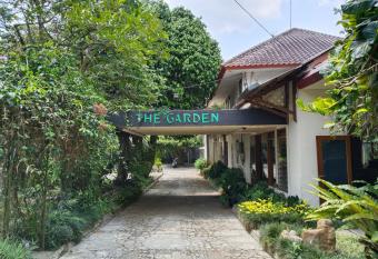 The Garden Family Guest House powered by Cocotel allows 18 year olds to book a room