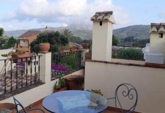 Casa Rosa has Balcony rooms