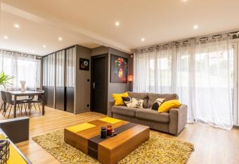 F3 charmant neuf et   quip   avec balcon  has Balcony rooms