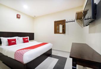 OYO 89960 Manjung Inn Hotel allows 18 year olds to book a room