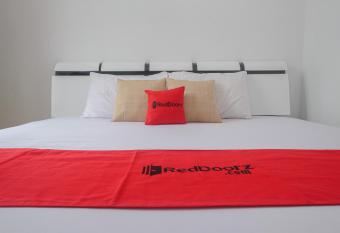RedDoorz Syariah near Gerbang Dieng 2 allows 18 year olds to book a room