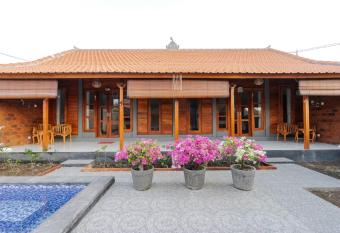 Garvi Villa has Balcony rooms