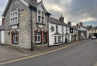 The White Lion Hotel allows 18 year olds to book a room