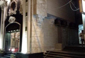 SUNRISE BLUE WAVE has rooms with a private hot tub