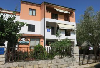 Apartman Stella allows 18 year olds to book a room