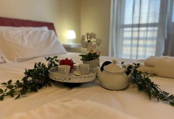 sky apartment a due passi dalla stazione has Balcony rooms