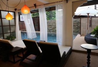 Kampaeng Ngam Hotel - SHA Extra Plus has Balcony rooms