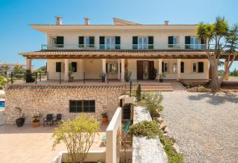 Villa Salinas de Mallorca has Balcony rooms
