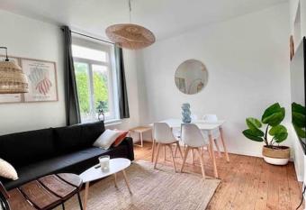 Appartement 2 mairie de Marcq allows 18 year olds to book a room