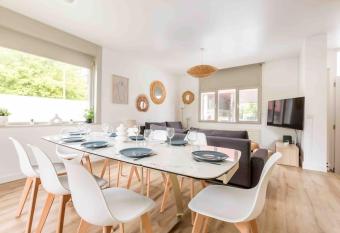 Maison ind  pendante au Crois   Laroche has Balcony rooms