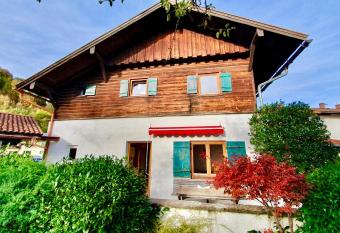 Schmuckst  ck im Ortskern has Balcony rooms