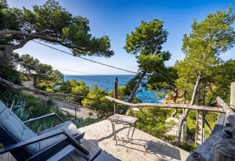 Villa calanques vue mer has Balcony rooms