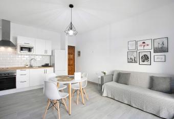 Apartamento Kalma allows 18 year olds to book a room