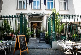 Fitz Roy Urban Hotel, Bar and Garden allows 18 year olds to book a room